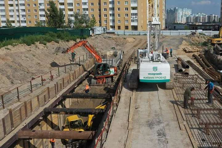 В Киеве метро разрушает жилую многоэтажку